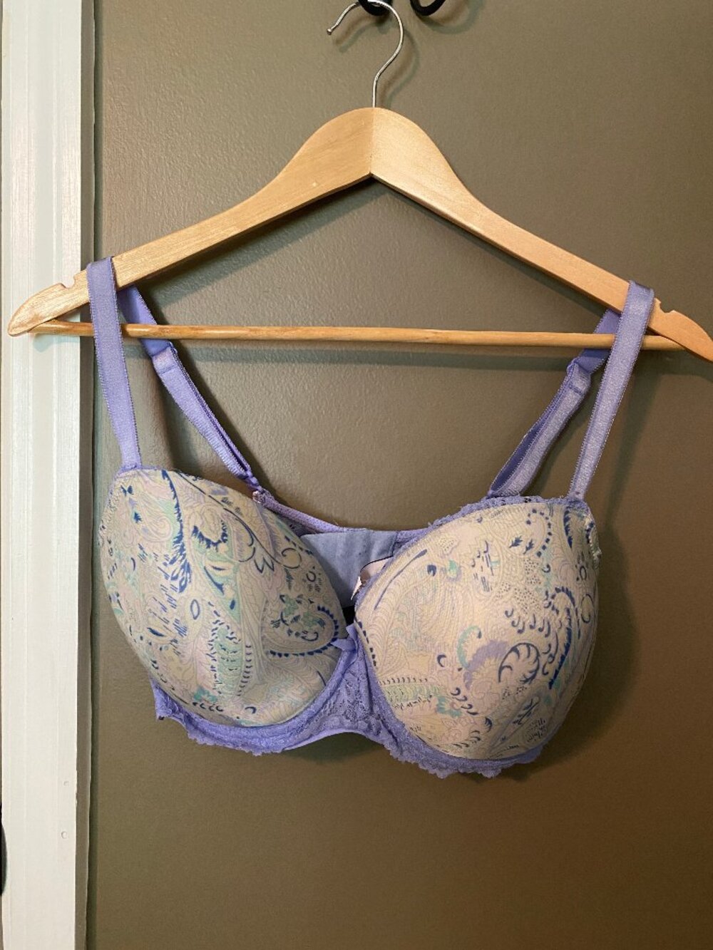Victoriaโs Secret - 34DDD - Dream Angels Lined Demi Bra - Lavender Paisley Lace